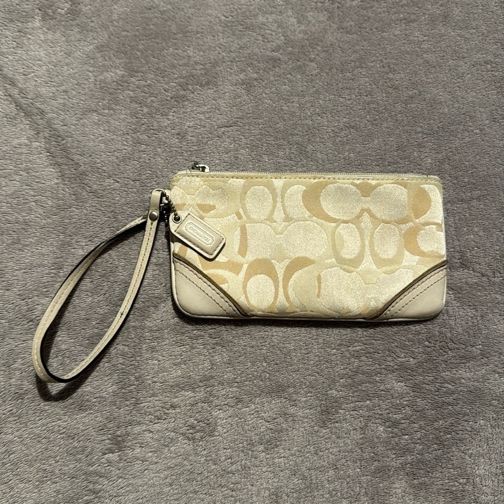 Coach‎ wristlet - White/Cream